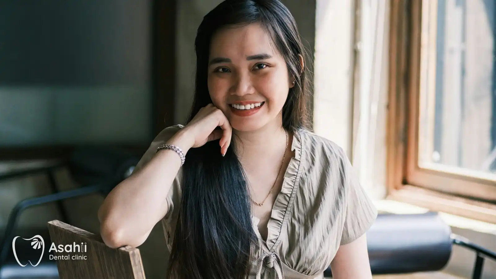 A smile after braces come off: wearing a retainer keeps the teeth in their new position