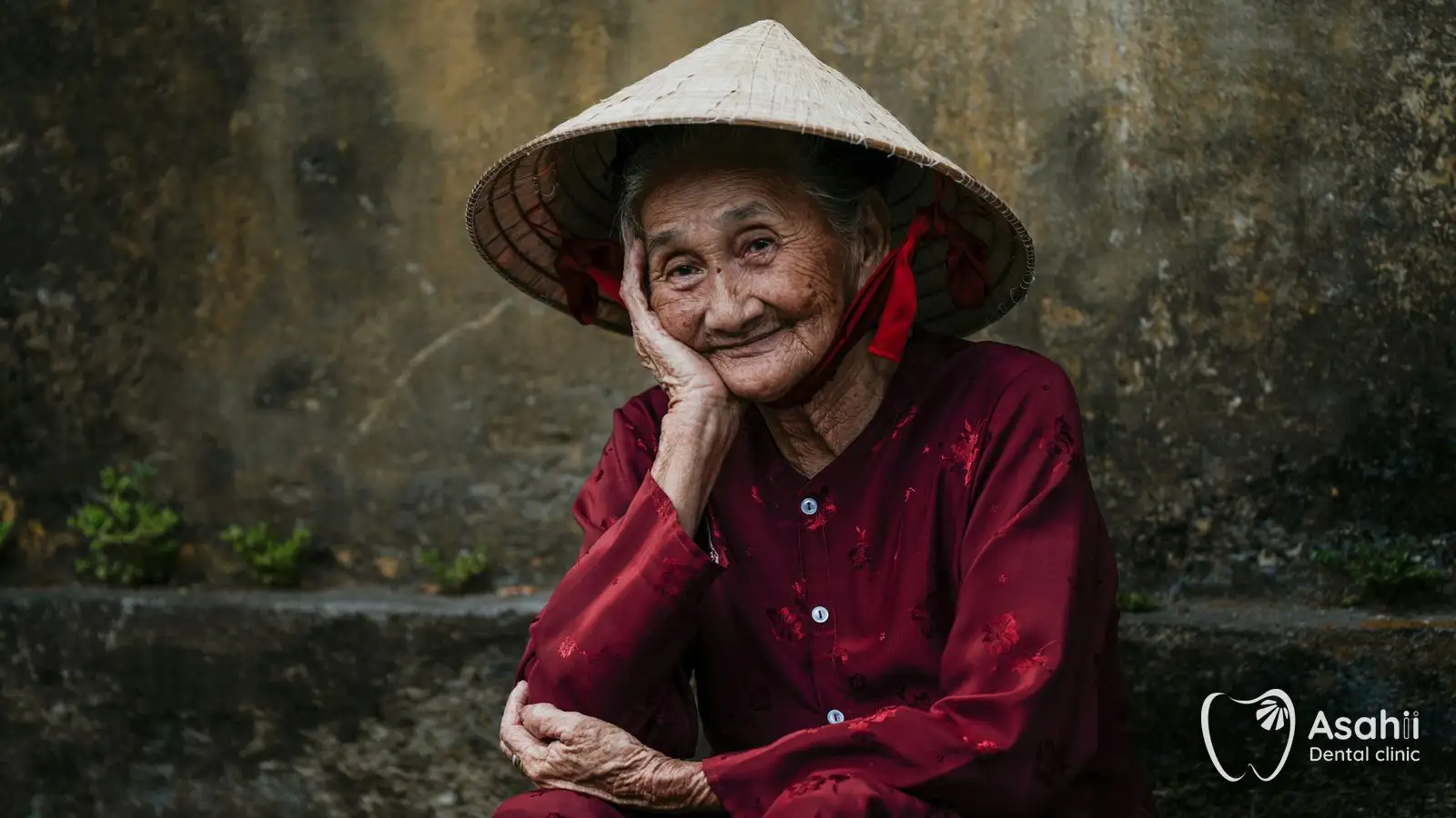 An older woman smiling: there are still good ways to restore teeth lost long ago