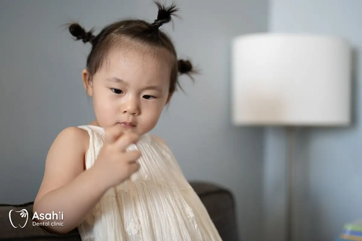 Ở trẻ nhỏ, mút tay là phản xạ tự nhiên; điều cần để ý là thói quen kéo dài bao lâu